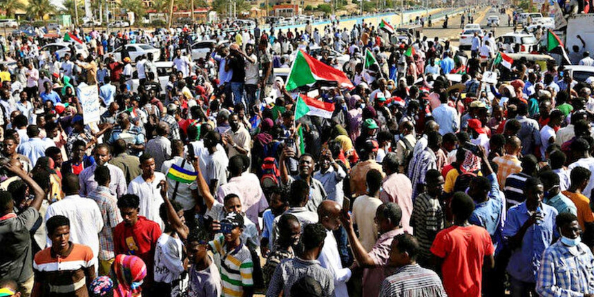 Sudan'da hükümet feshedildi, ülke genelinde OHAL ilan edildi! 'Evde kalın' çağrısı yapılıyor!