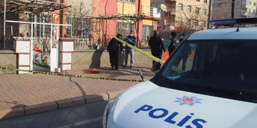 52 yıllık komşusunu taş atma meselesi için öldürmüş!