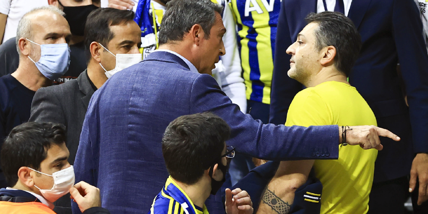 Fenerbahçe Beko Barcelona'ya yenildi, Ali Koç taraftarlarla tartıştı
