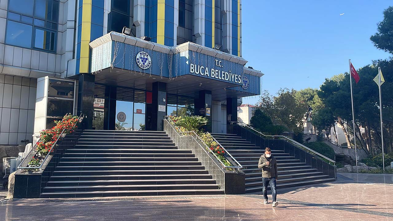 Buca Belediyesi'ne yolsuzluk operasyonu: Gözaltına alınanlar arasında belediye çalışanları da var
