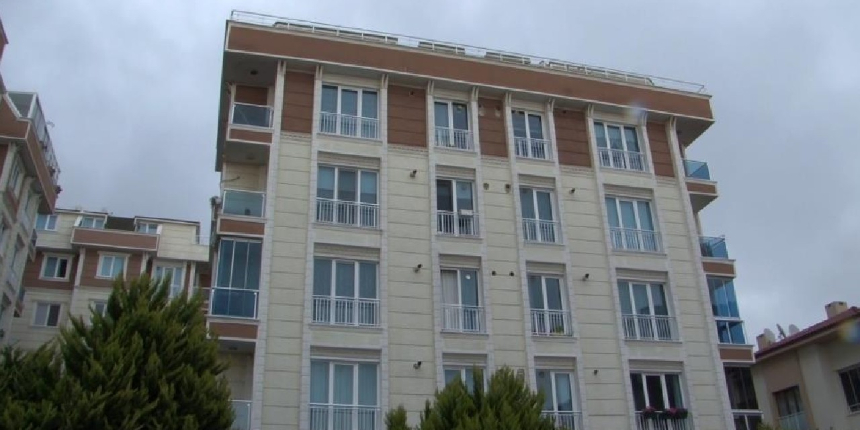 Emekli polis, eşini ve kızını silahla vurup intihar etti!