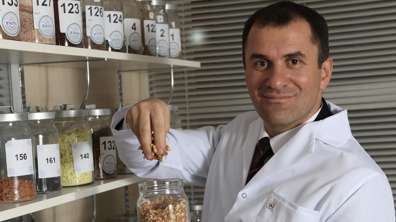 Dünyanın saç ekim merkezi konumundaki Türkiye'de dermatologların gözdesi Bioxcin oldu