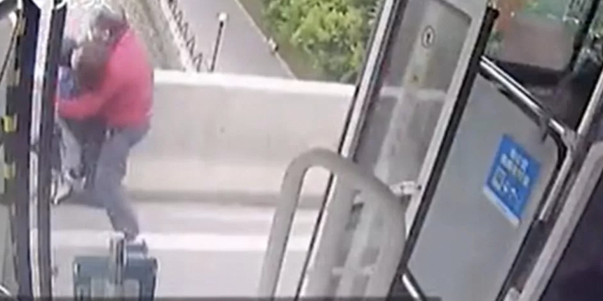 Otobüs şoförünün dikkati bir trajediyi önledi: Kameraya saniye saniye yansıdı