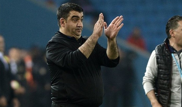 Ümit Özat'tan oyuncusuna: 18 yaşında değilsin