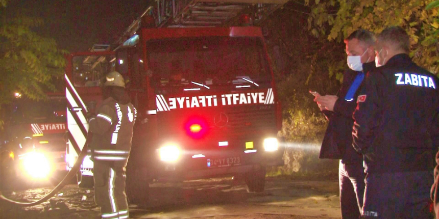 Avcılar'da metruk bir bina alev alev yandı!