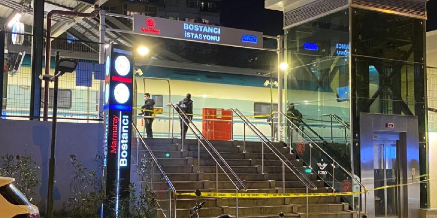 Marmaray Bostancı'da tren raylarına atlayan kişi hayatını kaybetti