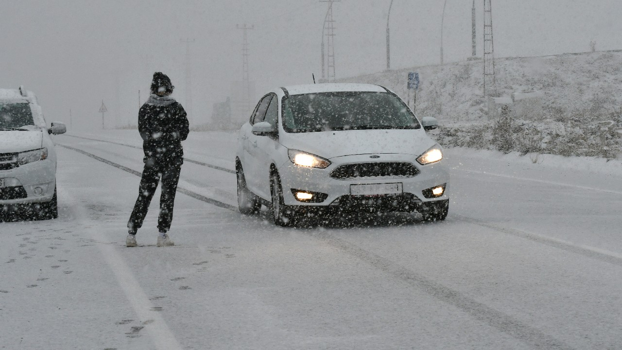 Meteoroloji uyarmıştı! 3 kent beyaza büründü