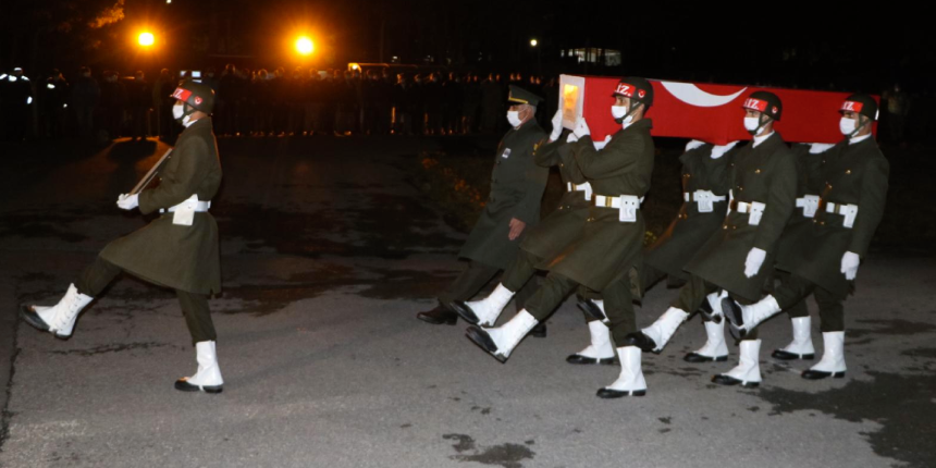 Hakurk'ta şehit olan asker için Hakkari'de tören düzenlendi
