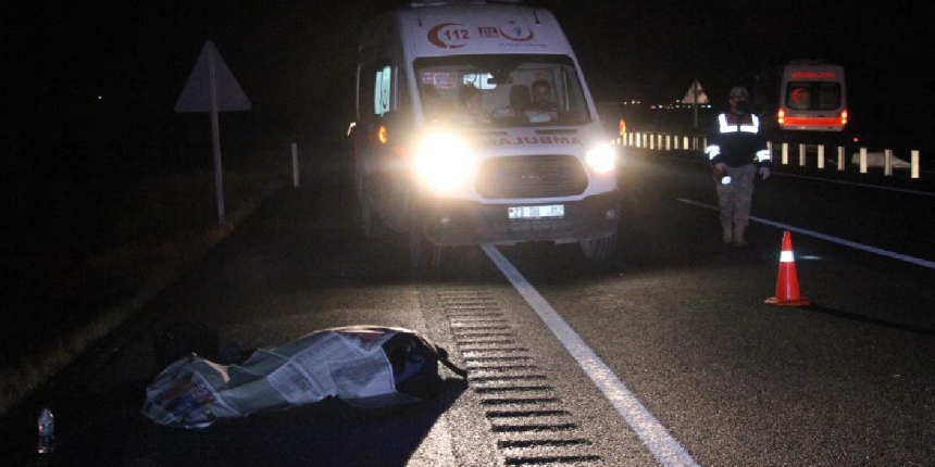 Elazığ'da feci kaza: 2 kişi metrelerce savrularak can verdi!