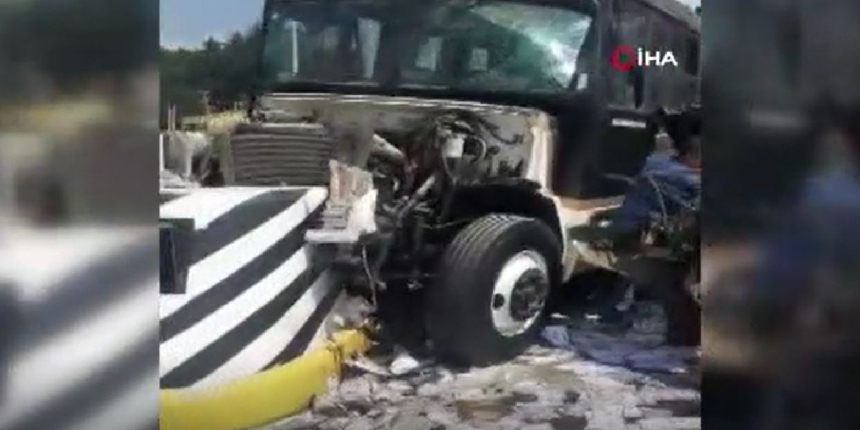 Freni patlayan otobüs, başka bir araca çarptı: 15 yaralı