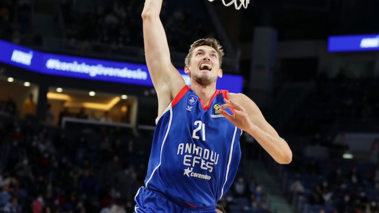 Son şampiyon coştu... Anadolu Efes'ten Zalgiris Kaunas'a tarihi fark!