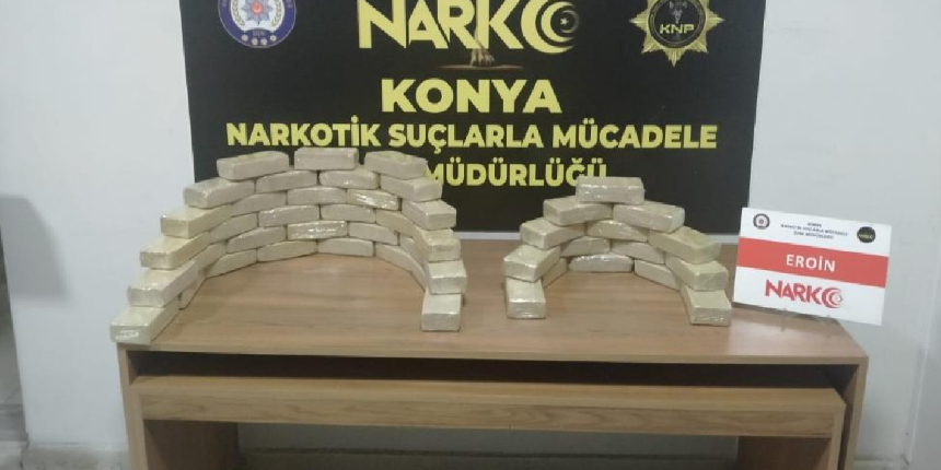 Polisten kaçan araçtan 24 kilo 600 gram eroin çıktı