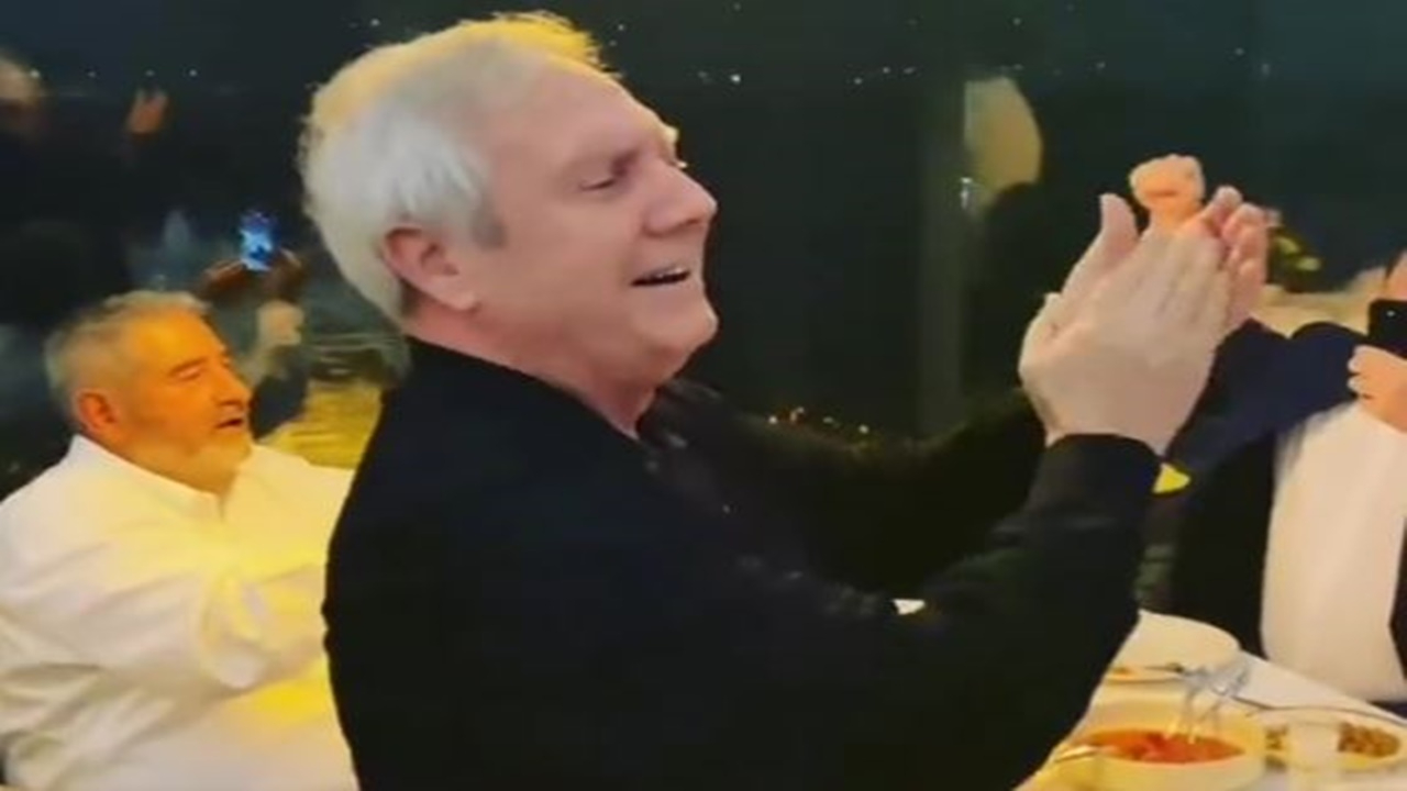 Aziz Yıldırım hiç böyle görülmedi! Efsane başkan kendinden geçti! Aykut Kocaman eşlik etti!