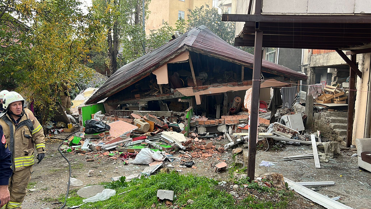 İstanbul'da korkutan patlama: Binada çökme meydana geldi