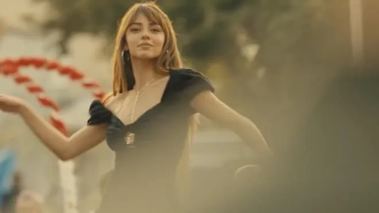 Aslıhan Malbora pozlarıyla hayran bıraktı! Üç Kuruş'un Leyla'sı kıvrak dansıyla büyüledi!