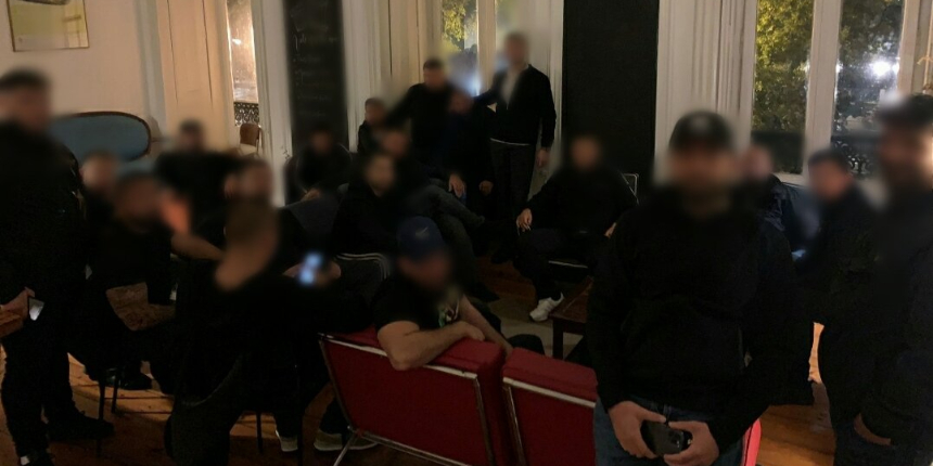 Sporting Lizbon-Beşiktaş maçı öncesi taraftar kavgası... 3 siyah-beyazlı taraftar yaralandı
