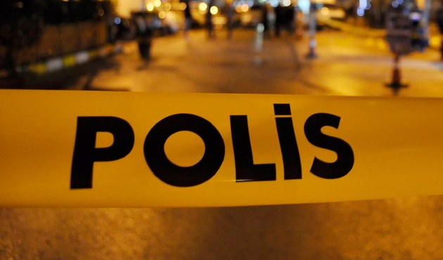 Balta ile öldürülüp ahıra gömüldü