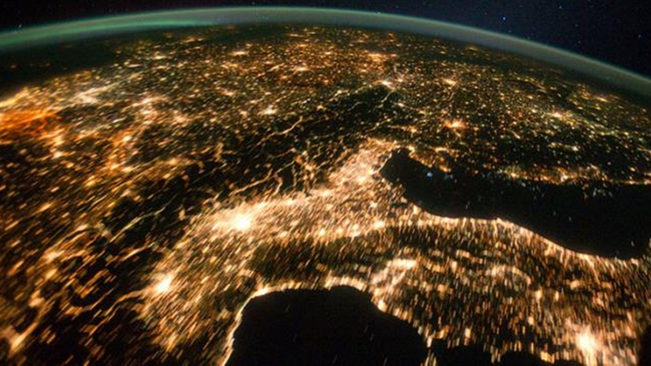 Uzaya çıkan astronot Dünya'ya bakınca dehşete düştü!