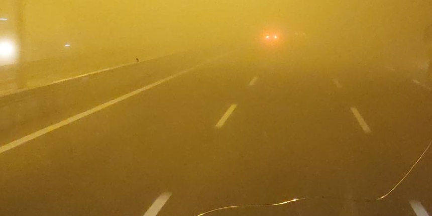 İstanbul-Tekirdağ yolu sise teslim: Göz gözü görmüyor!