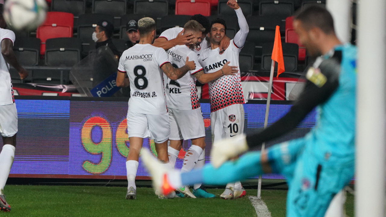 Gaziantep FK'nın evinde bileği bükülmüyor... Erol Bulut'un takımı Kasımpaşa'yı da devirdi