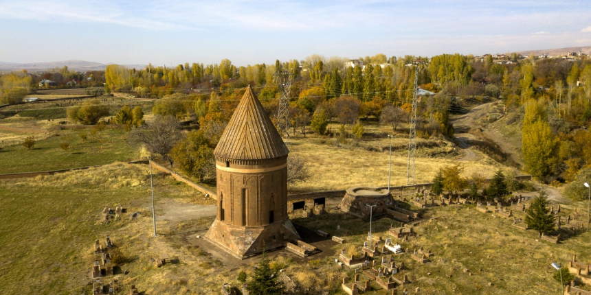 Ahlat’ta 250 bin ton patates hasat ediliyor