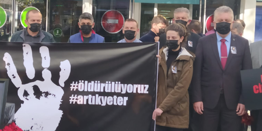 İlknur'un katledilmesinin ardından Lüleburgaz'da 'kadına şiddete hayır' nöbeti tutuluyor