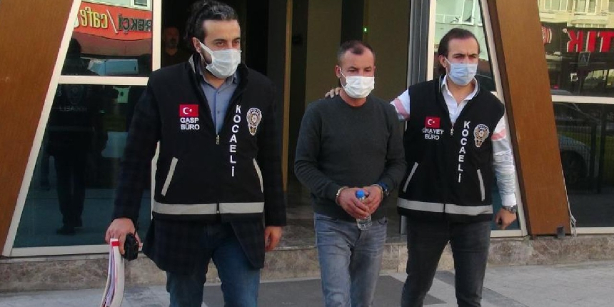 Tartıştığı kardeşini cadde ortasında öldürdü!