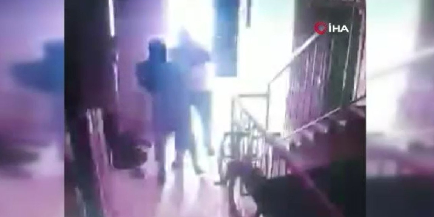 Boşanma aşamasındaki eşe şiddet kamerada!
