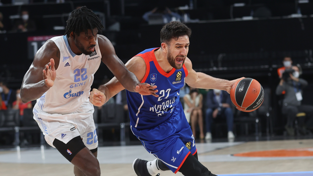Anadolu Efes'e evinde ağır yenilgi! Lacivert-Beyazlılar Zenit'e 79-90 mağlup