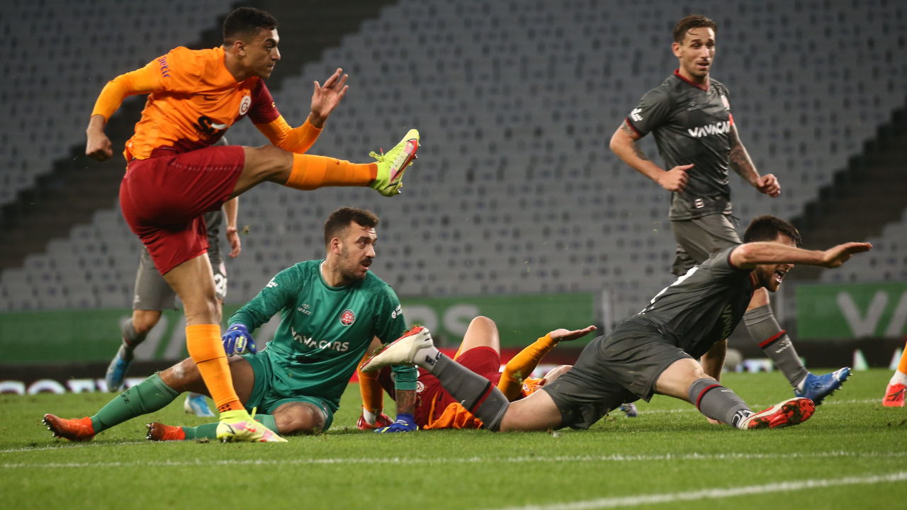 Karagümrük deplasmanında geriye düşen Galatasaray Mısırlı golcüsüyle 1 puanı kurtardı...