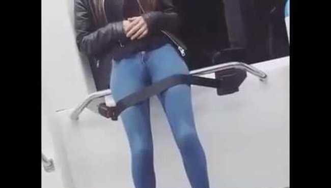 Üniversiteli genç kız engellilerle dalga geçti!