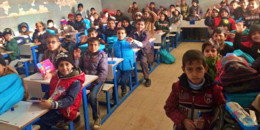 İlkokulun önüne el bombası attılar!