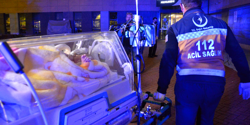 Ambulans uçak 2.5 aylık Gözel bebek için kalktı