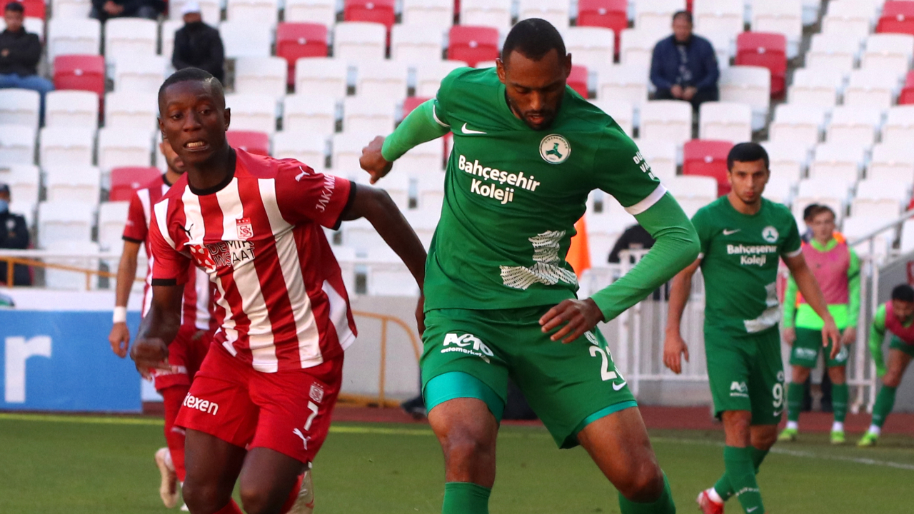 Giresunspor istediği puanı aldı, Rıza Çalımbay'ın Sivasspor'u 12 maçta 2 galibiyette kaldı