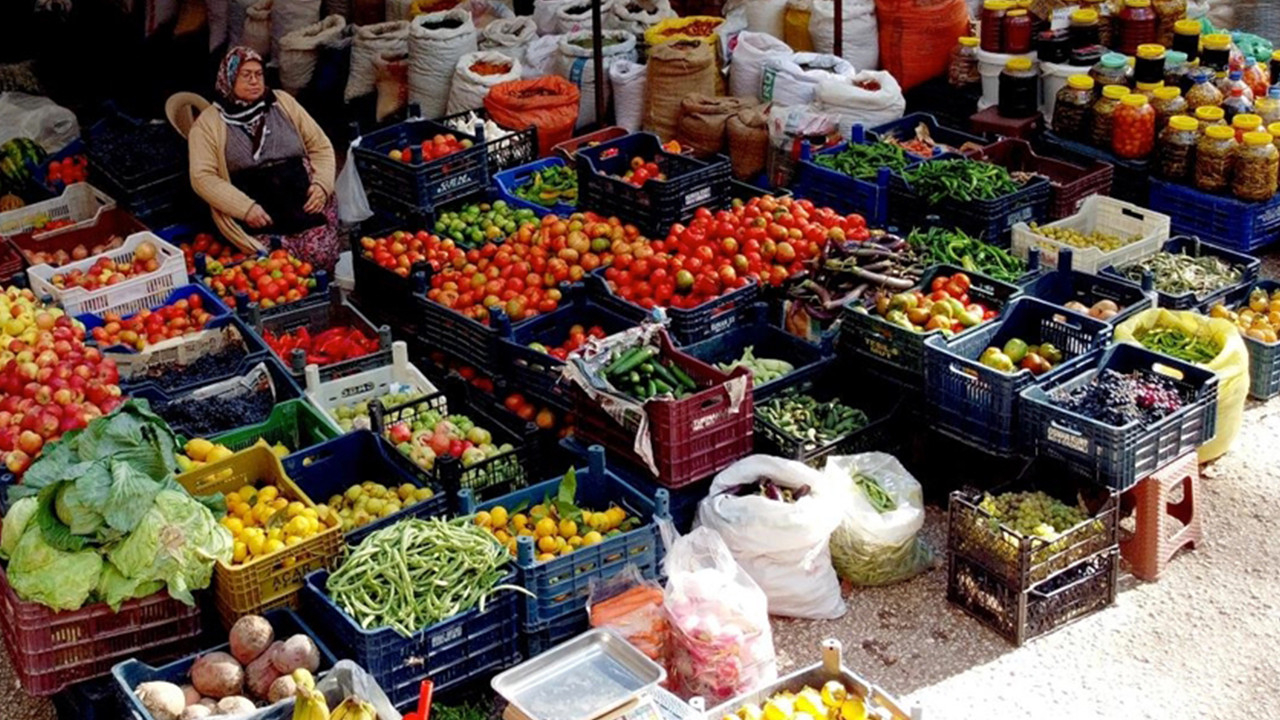 Karaman'da doğayla iç içe alışverişin adresi: Zeyve Pazarı