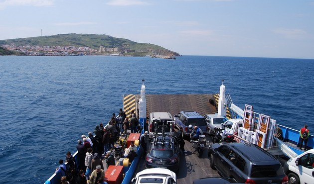 Vatandaşlar Bozcaada'ya akın etti