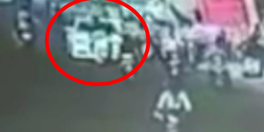 Araç motosiklet ve yayaların arasına daldı: 3 ölü, 3'ü ağır 8 yaralı!