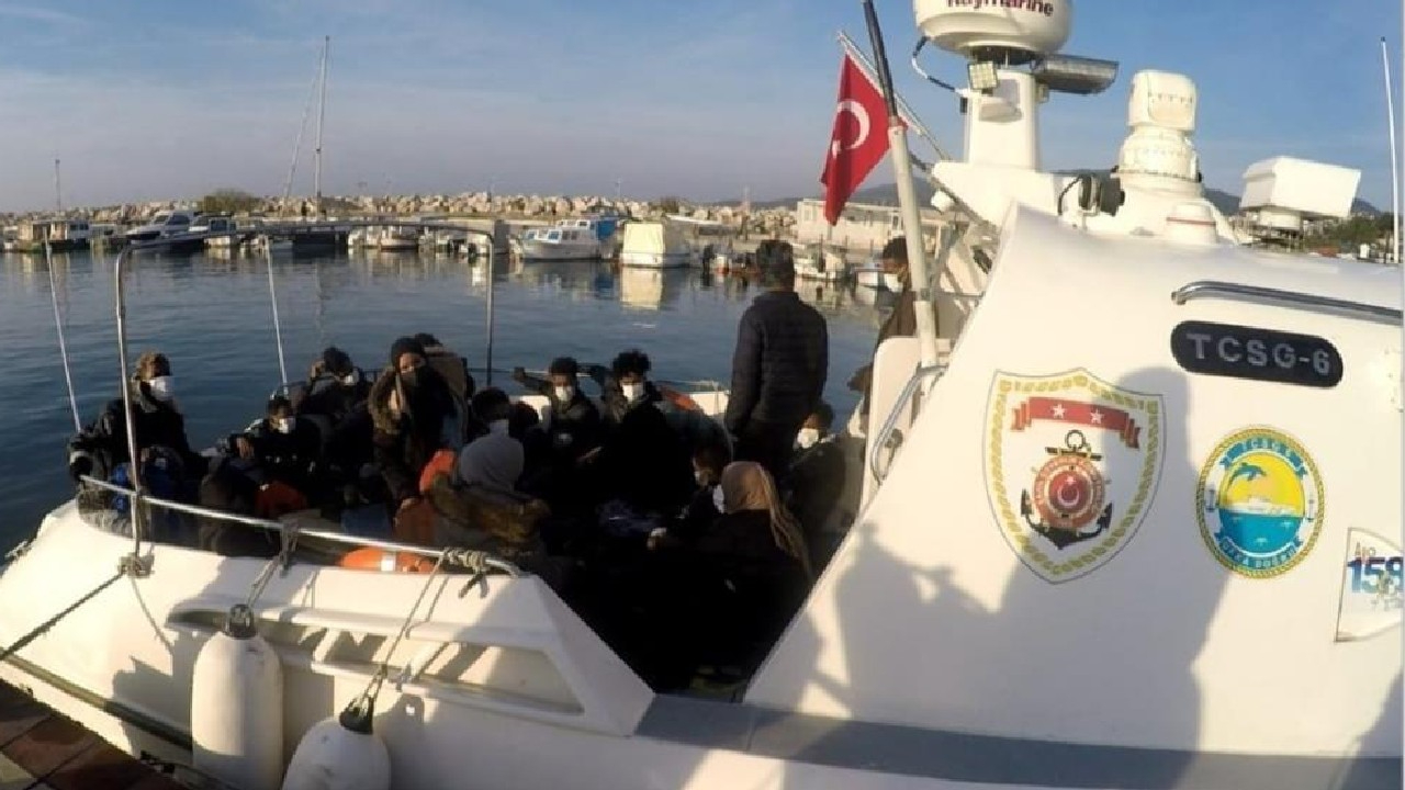 Yunanistan’ın ölüme terk ettiği düzensiz göçmenleri Türk askeri kurtardı