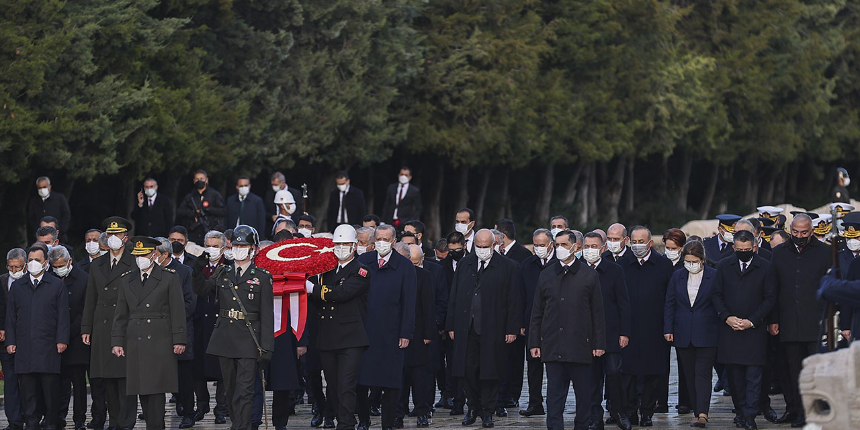 Cumhurbaşkanı ve devlet erkanı Anıtkabir'de Atatürk'ü andı