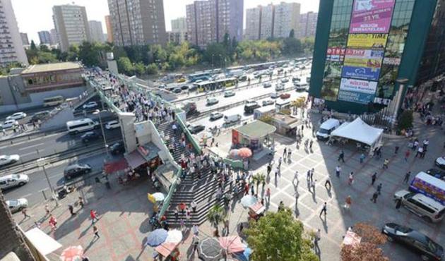 İstanbul'da Şirinevler Meydanı'nı arılar bastı!