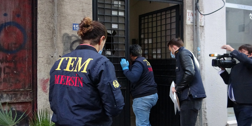 Sosyal medya dolandırıcılarına şafak operasyonu: 100 polisten 20 adrese eş zamanlı operasyon