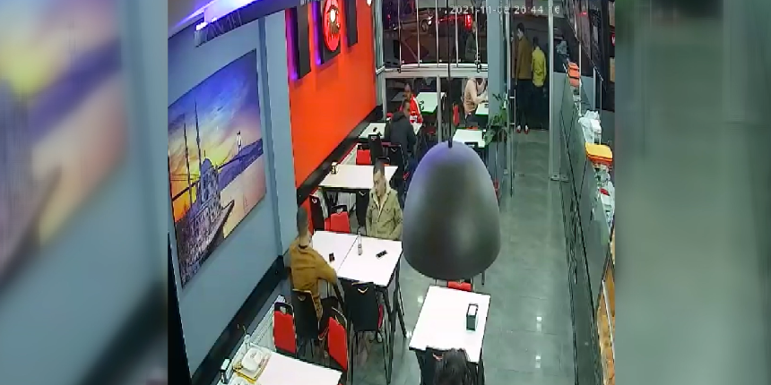 Konya'daki deprem anı restoran kamerasında!