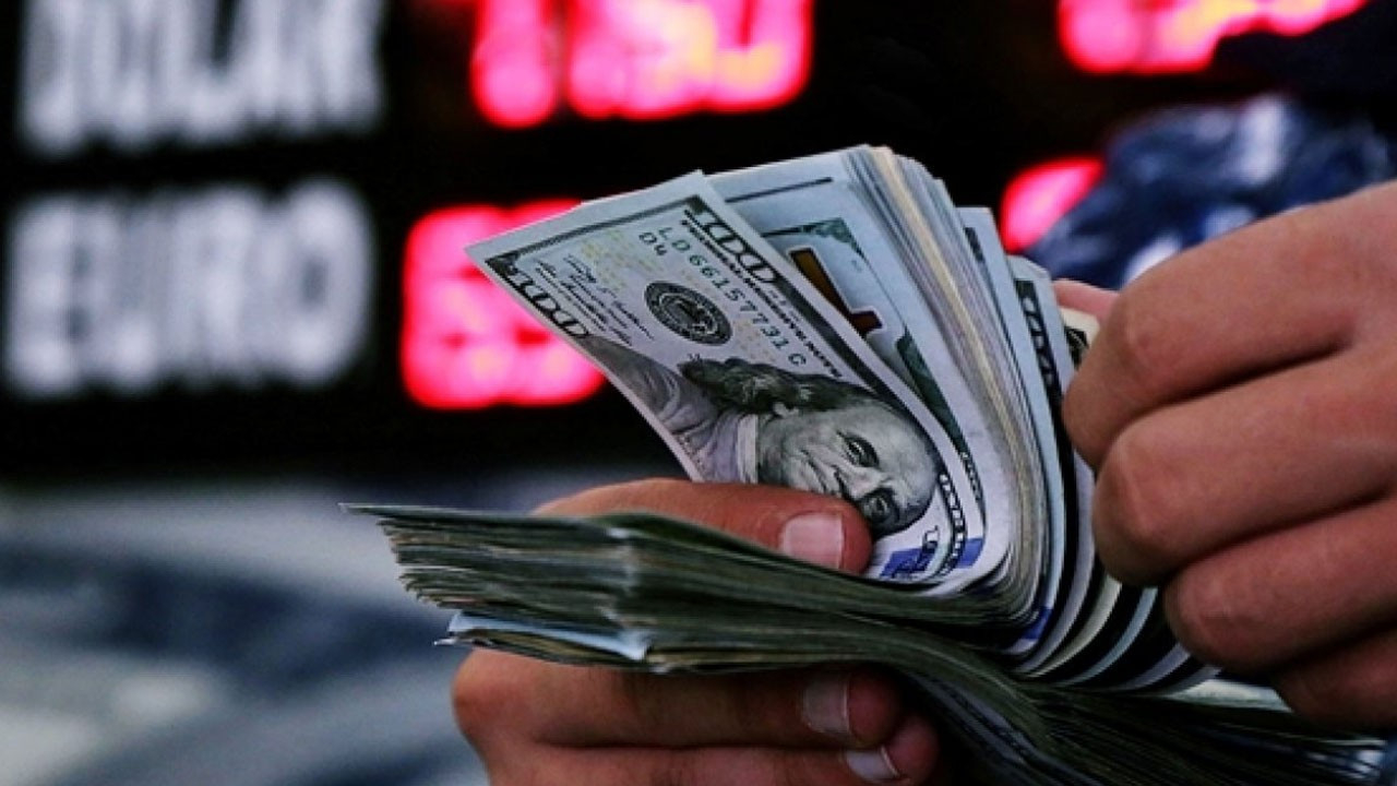 Dolar, TL karşısındaki zirvesini tazeledi! Yeni güne rekor artışla başladı: 9,91'i gördü!