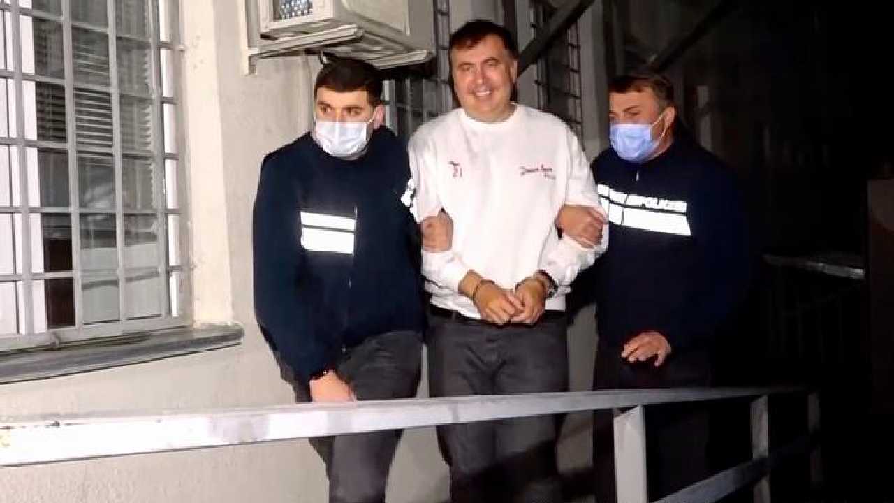 Hastaneye kaldırılmıştı! Saakaşvili açlık grevini sonlandıracağını açıkladı