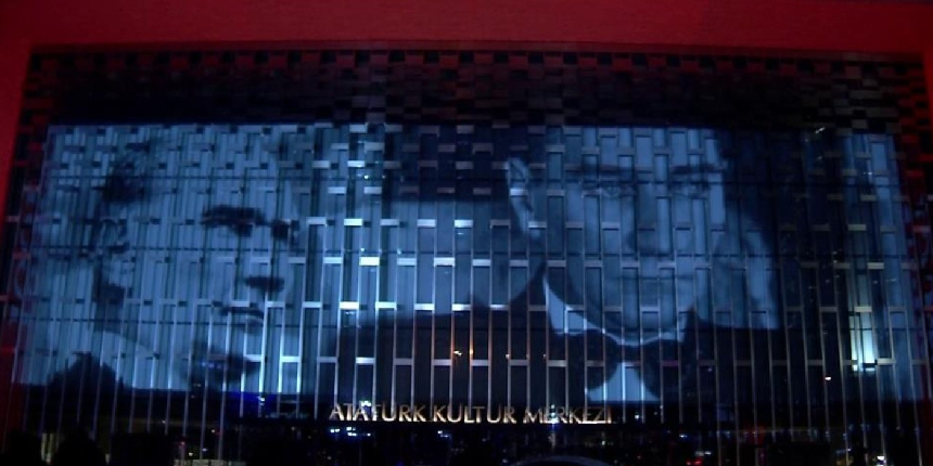 Atatürk, Galata Kulesi ve AKM’ye yansıtılan ışık gösterisiyle anıldı