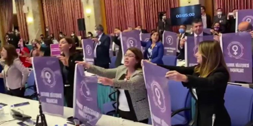 TBMM'de CHP ile HDP'den İstanbul Sözleşmesi protestosu
