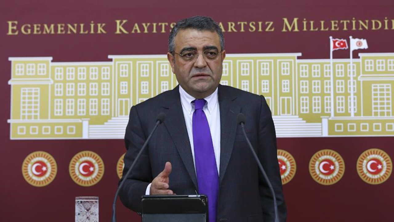 CHP'li Tanrıkulu, polisi şehit eden Devrim Erdem’e geçtiğimiz yıllarda böyle sahip çıkmış...