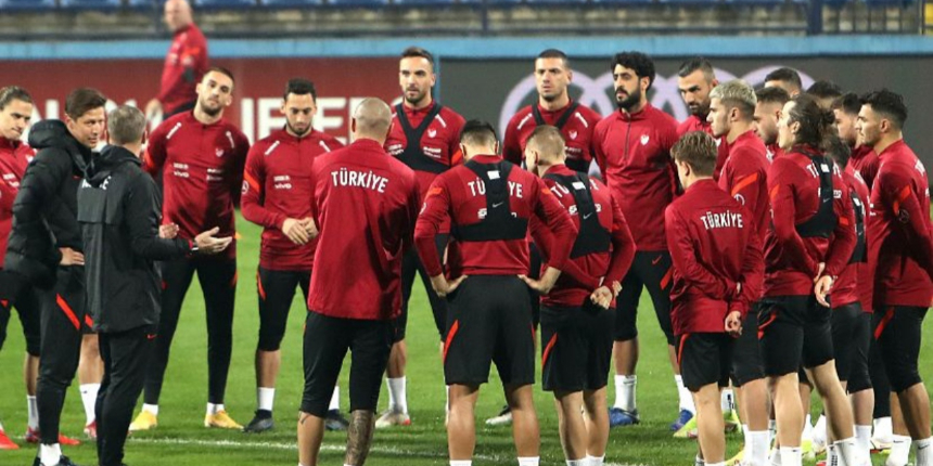 Karadağ'da A Milli Takım'a büyük destek