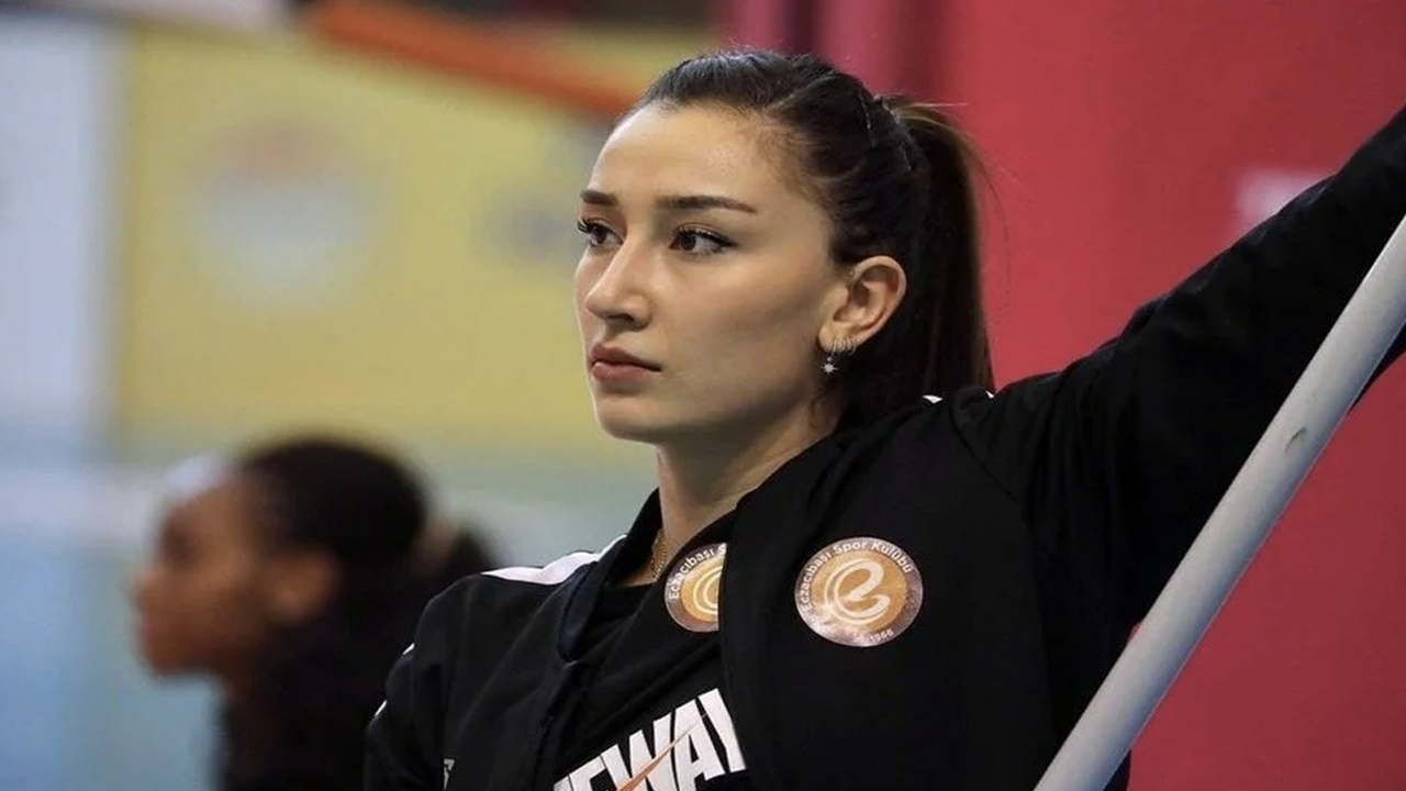 Hande Baladın saha dışı pozlarıyla kasıp kavurdu! Voleybolda başka sosyal medyada bambaşka!