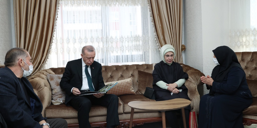 Cumhurbaşkanı Erdoğan'dan Başak Cengiz'in ailesine taziye ziyareti